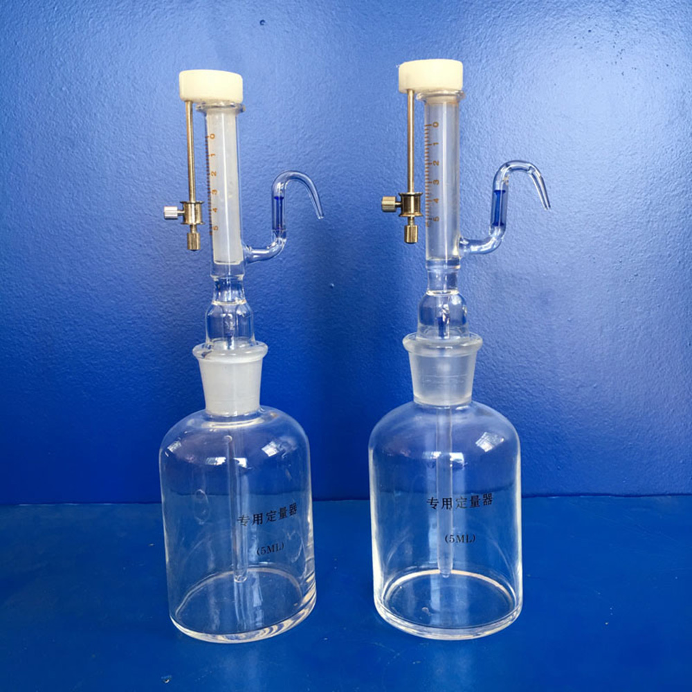 Adjustable quantitative liquid feeder