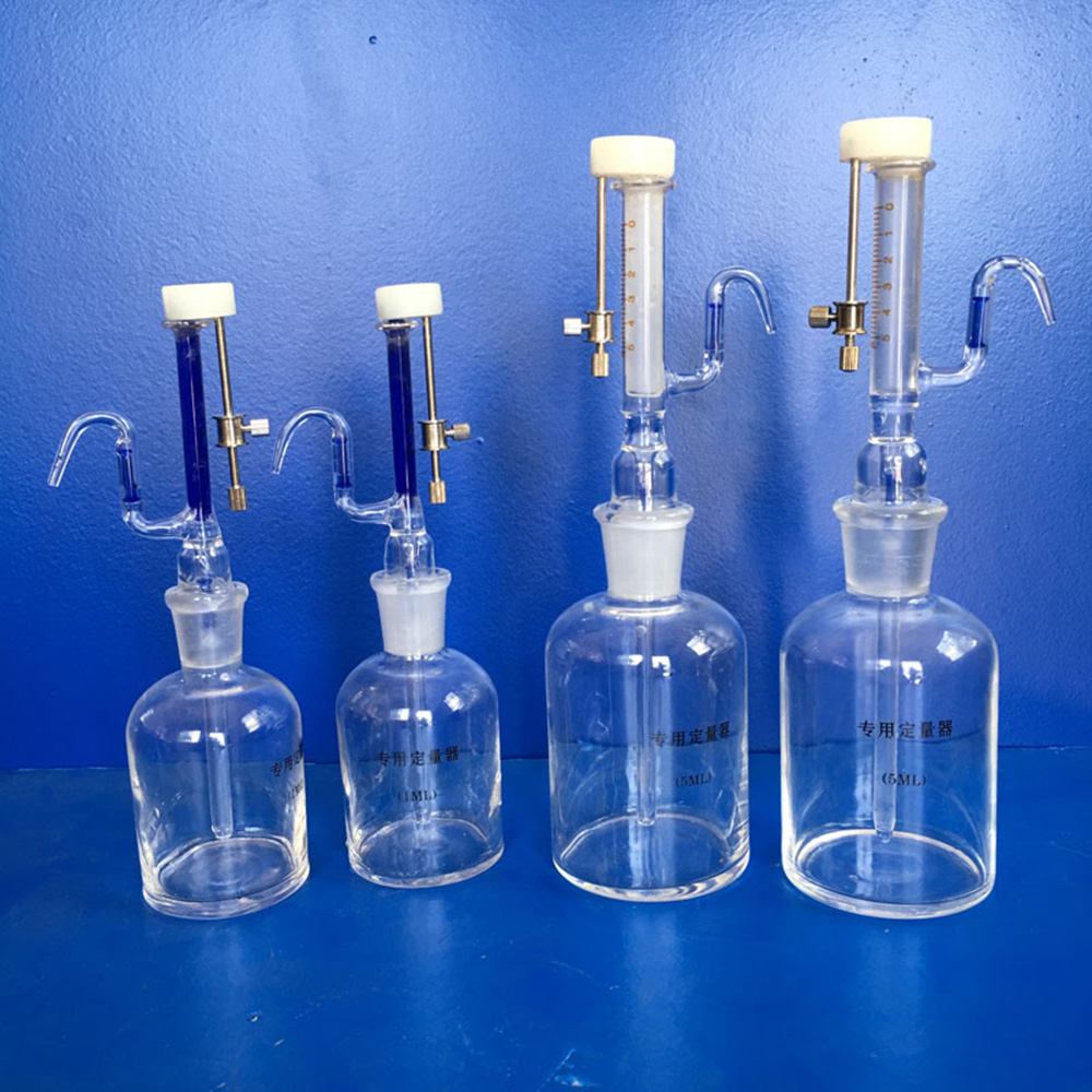 Adjustable quantitative liquid feeder