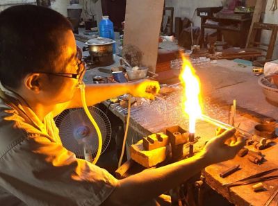 现已发展成为一个生产玻璃仪器、实验仪器、硅塑制品的综合型企业